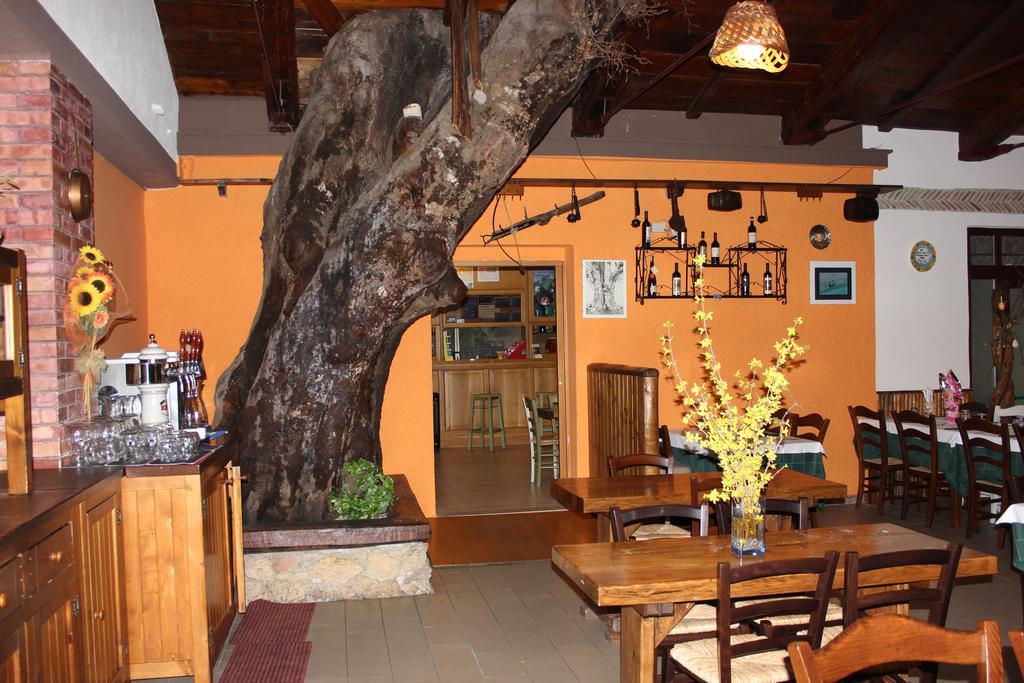 Albergo Ristorante Montecucco Da Tobia Sigillo Екстериор снимка