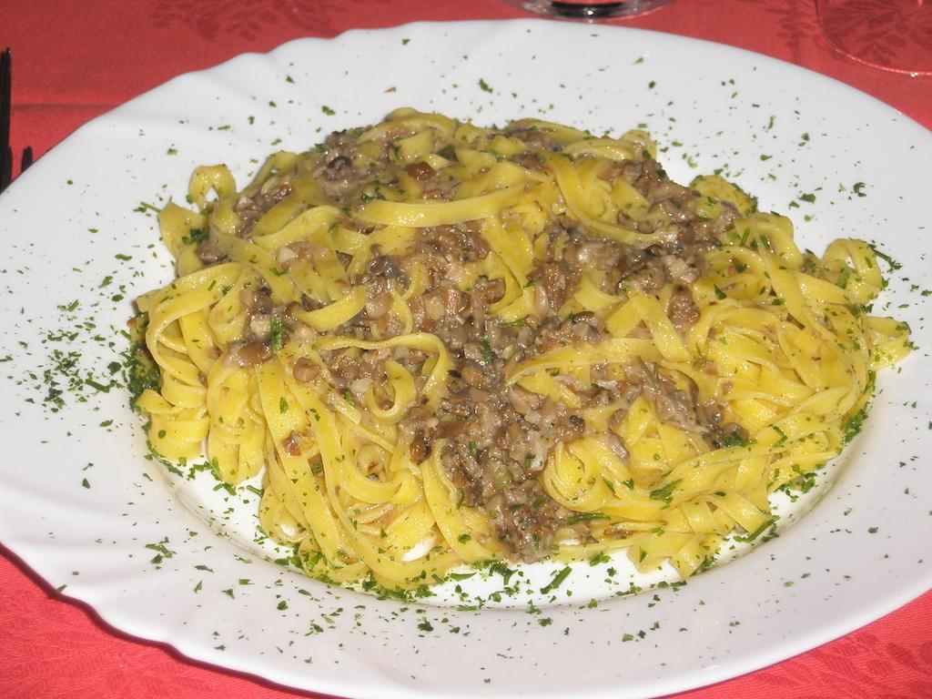 Albergo Ristorante Montecucco Da Tobia Sigillo Екстериор снимка