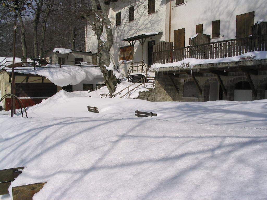 Albergo Ristorante Montecucco Da Tobia Sigillo Екстериор снимка